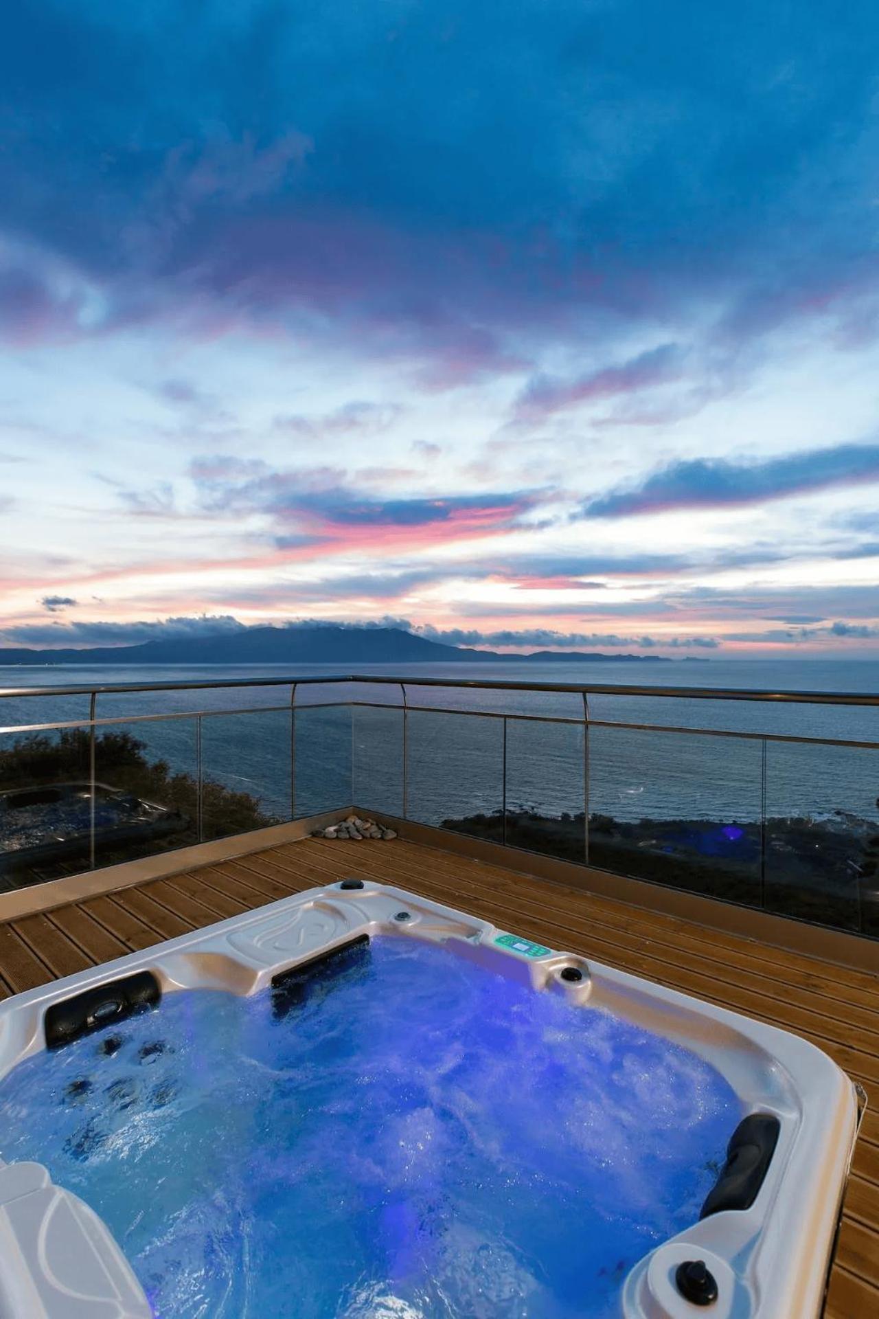 Beachfront Ravdoucha Epavlis Eleni Villa - Pool, Hot Tub, Gym, Sauna, Private Parking, Wifi Chania  Luaran gambar