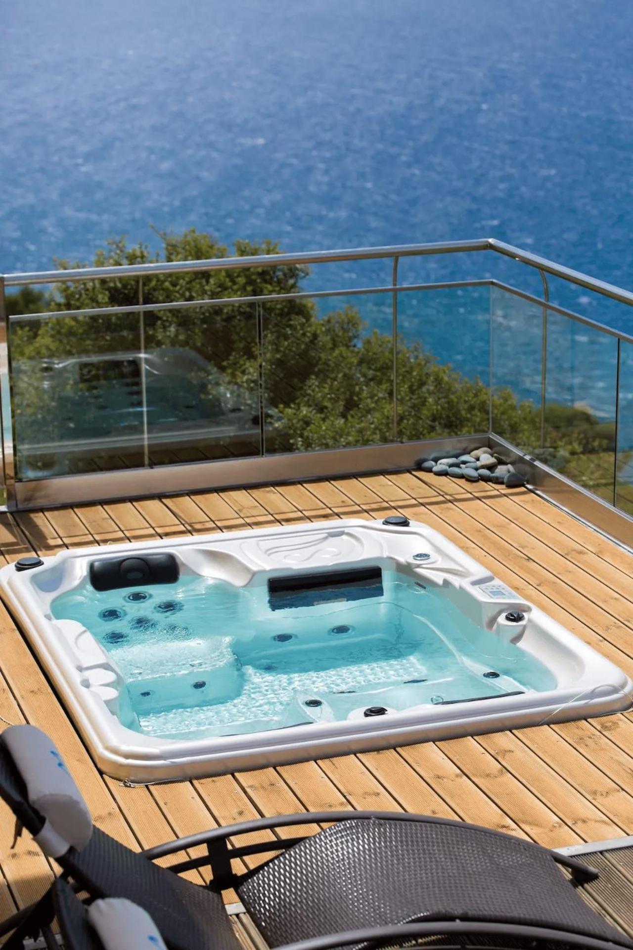 Beachfront Ravdoucha Epavlis Eleni Villa - Pool, Hot Tub, Gym, Sauna, Private Parking, Wifi Chania  Luaran gambar